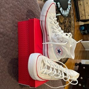 Women’s High top Converse sneakers. White size 9.5
